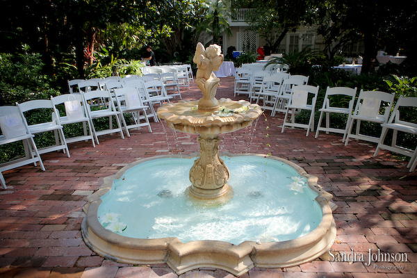 Best Courtyard Lake Lucerne - IW Phillips House Wedding photographer - Sandra Johnson (SJFoto.com)